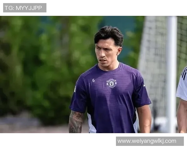 曼联实力震天!14将入选国家队,马丁内斯随阿根廷训练引发热议 曼联实力震天!14将入选国家队,马丁内斯随阿根廷训练引发热议