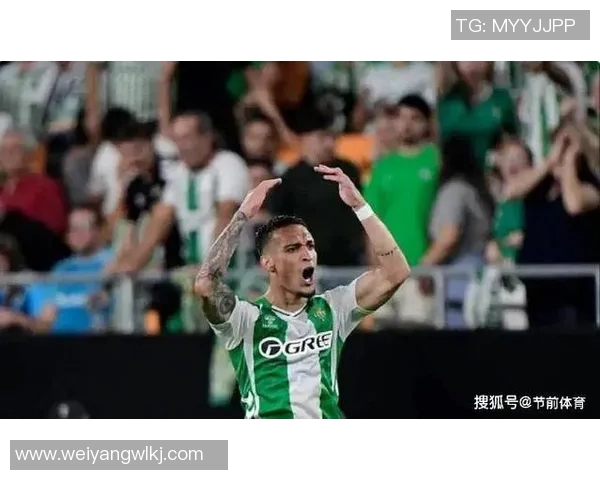 安东尼4天4球神迹：欧联之夜，他用一记挑射点燃全场！